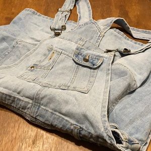 Women’s short overalls Size Large